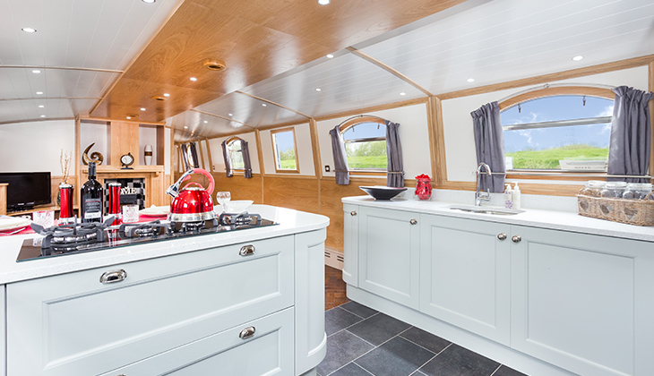 bling-barge5.jpg